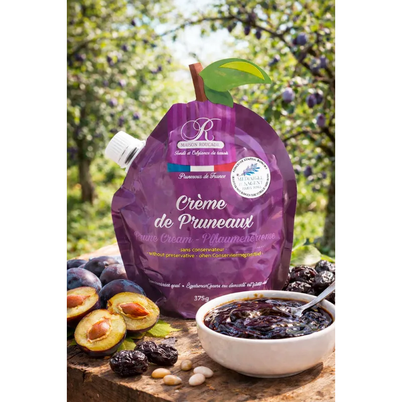 Crème de pruneaux en gourde, pruneaux frais et pruneaux secs dans un verger du Sud-Ouest